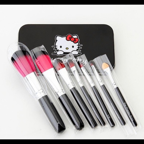 Hello Kitty Mini Brush Kit - Picture 2 of 6